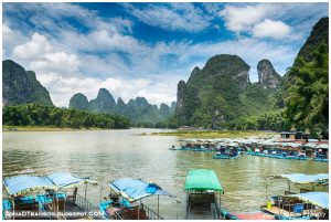 Lee más sobre el artículo Yangshuo. Excursión en moto por el rio Li y el pueblo de Xingping.