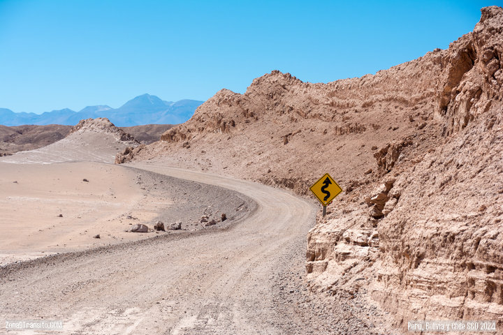 Desierto de Atacama en coche de alquiler