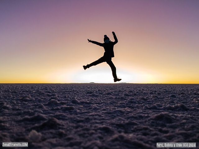 Amanecer en el Salar de Uyuni